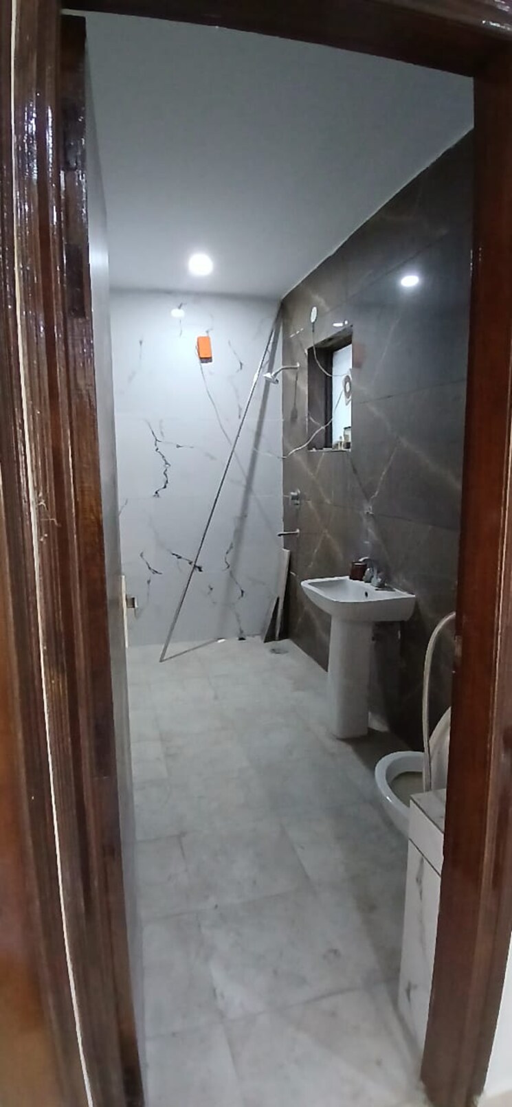 Bathroom, sector 28 3.5 Bedroom 250 Sq.Yd. Builder Floor In Sector 28 Faridabad 8591870