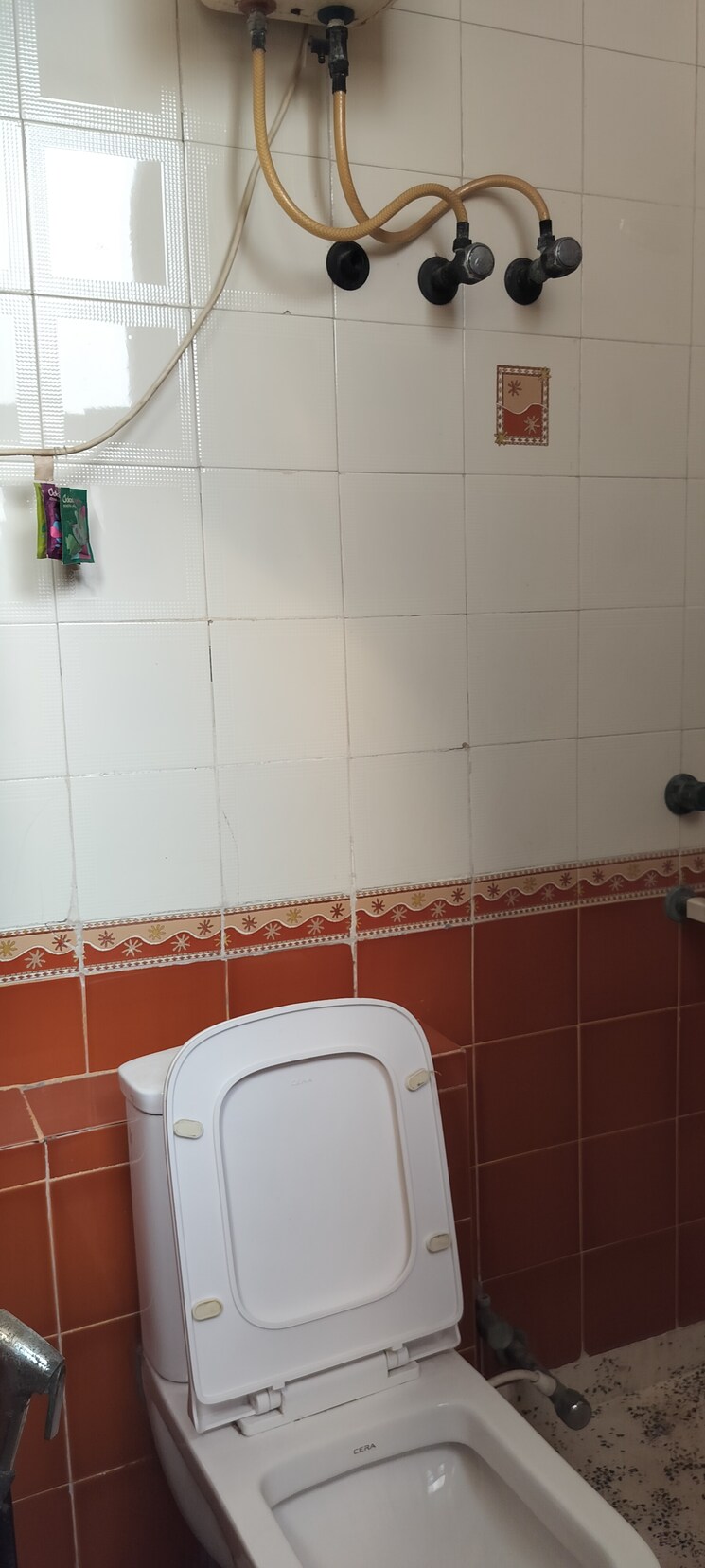 Bathroom, rwa-apartments-sector-41 3 Bedroom 180 Sq.Mt. Independent House In Sector 41 Noida 8591924