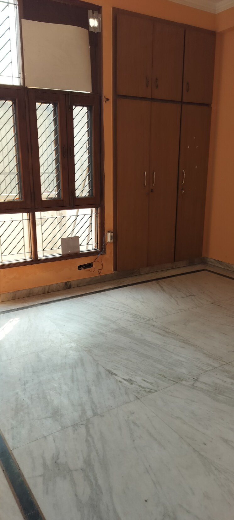 Room, rwa-apartments-sector-41 3 Bedroom 180 Sq.Mt. Independent House In Sector 41 Noida 8591924