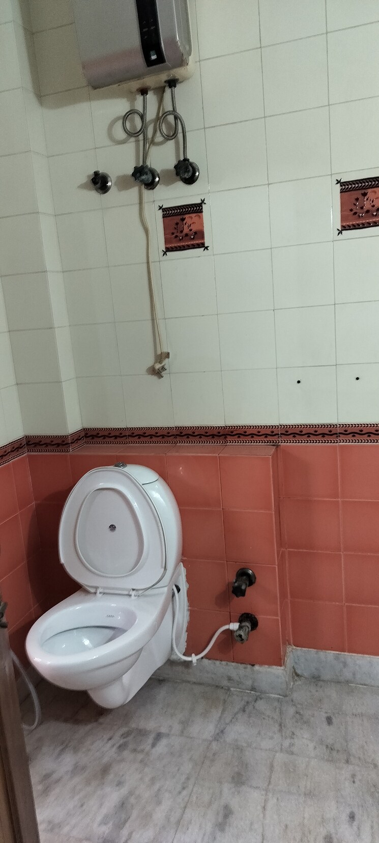 Bathroom, rwa-apartments-sector-41 3 Bedroom 180 Sq.Mt. Independent House In Sector 41 Noida 8591924