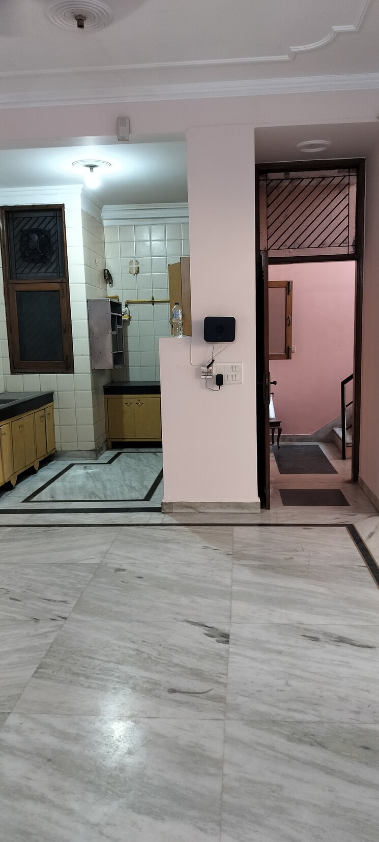 Room, rwa-apartments-sector-41 3 Bedroom 180 Sq.Mt. Independent House In Sector 41 Noida 8591924