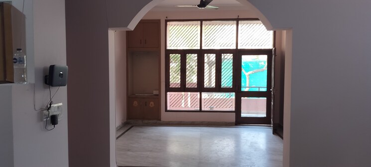 Room, rwa-apartments-sector-41 3 Bedroom 180 Sq.Mt. Independent House In Sector 41 Noida 8591924