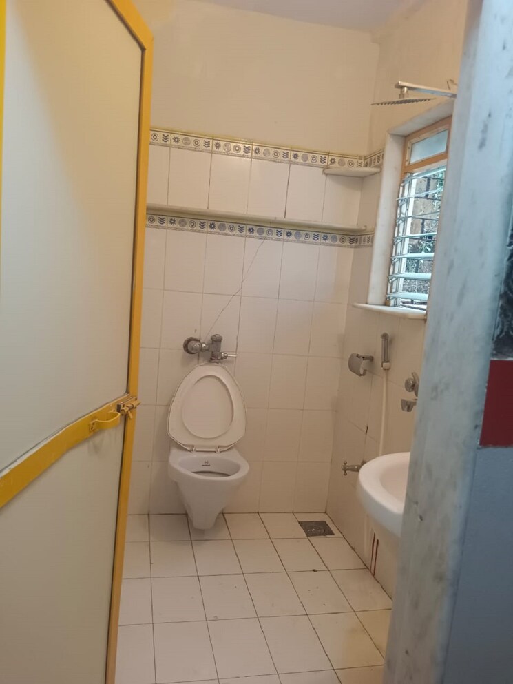 Bathroom, bandra west 1 Bedroom 550 Sq.Ft. Apartment In Bandra West Mumbai 8591913