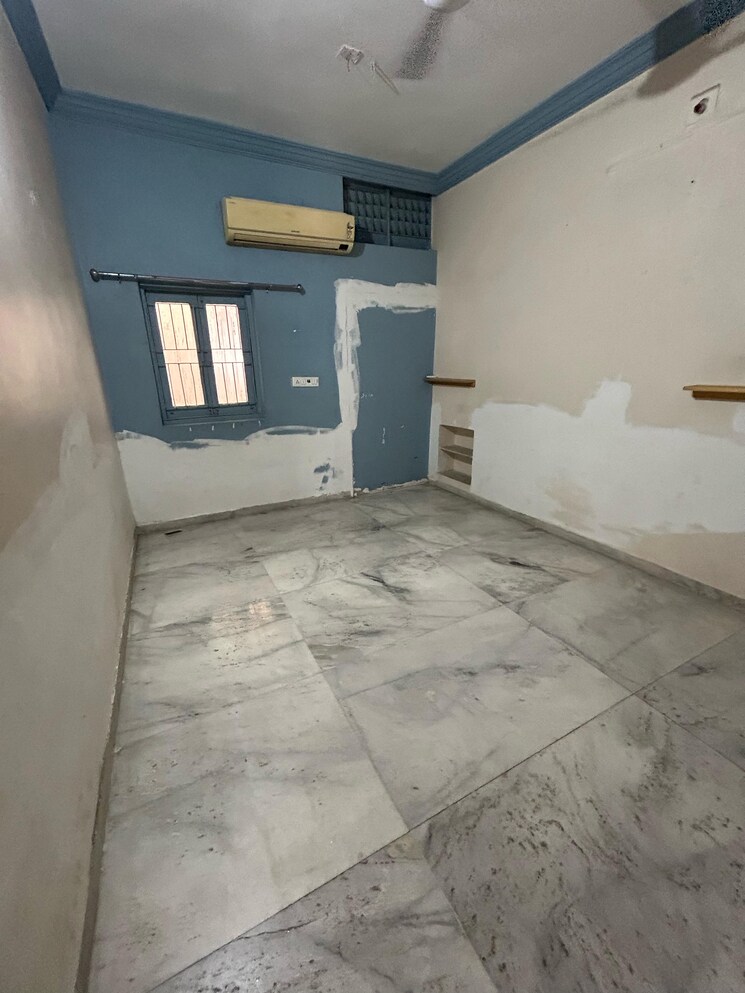 Room, satellite 2 Bedroom 1100 Sq.Ft. Builder Floor In Satellite Ahmedabad 8591966