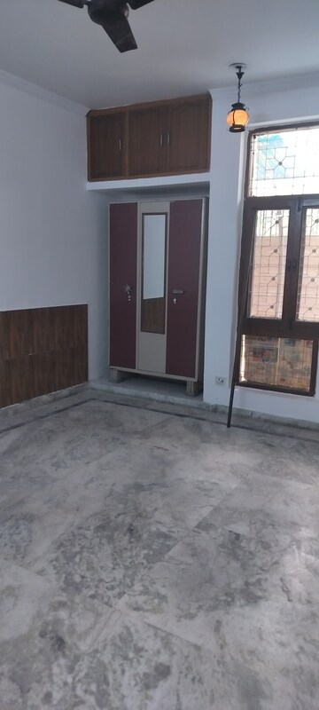 Room in 6+ BHK Independent House at RWA Apartments Sector 40, Sector 40 – for Rent