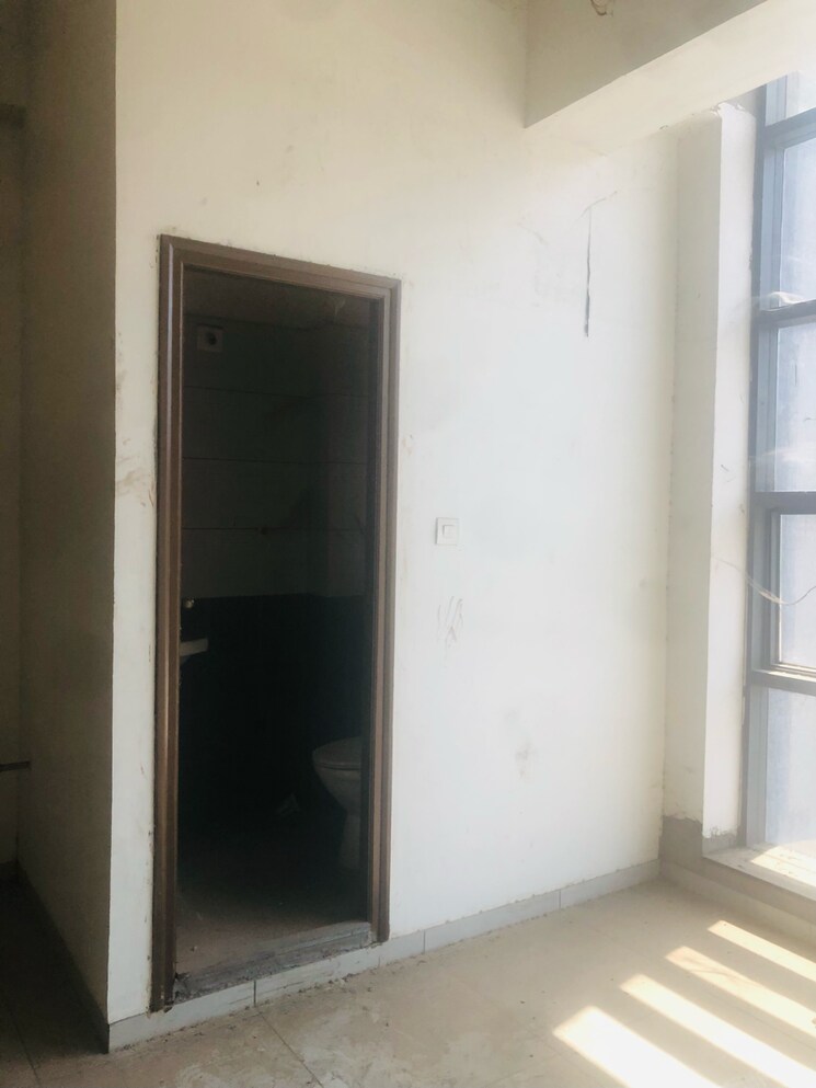 Room, science city Commercial Office Space 891 Sq.Ft. In Science City Ahmedabad 8591975