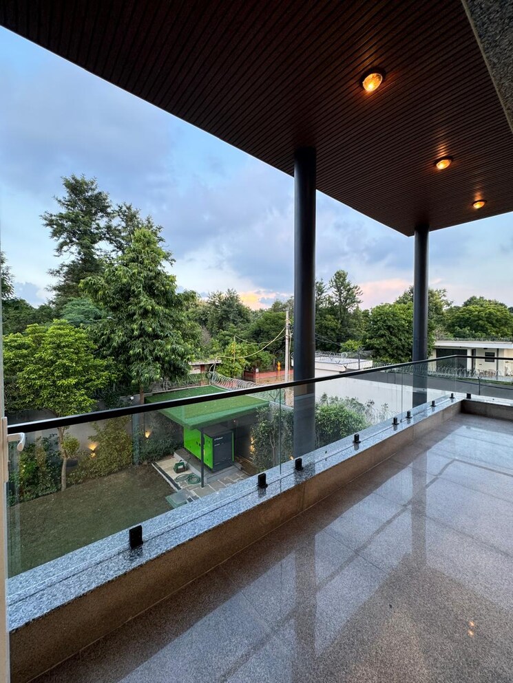 Balcony, panchsheel enclave 3 Bedroom 265 Sq.Yd. Builder Floor In Panchsheel Enclave Delhi 8591973