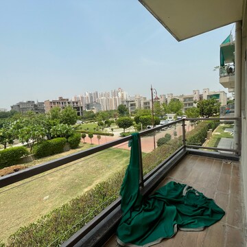 Balcony in 4 BHK Builder Floor at BPTP Amstoria, Sector 102 – for Rent