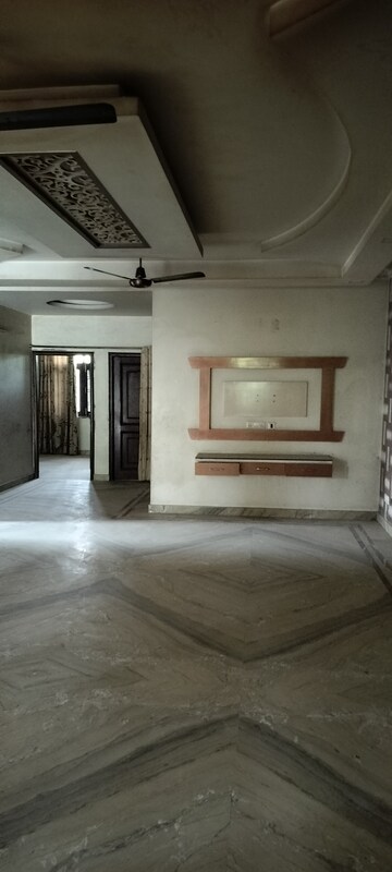 Room in 6+ BHK Independent House at RWA Apartments Sector 108, Sector 108 – for Rent