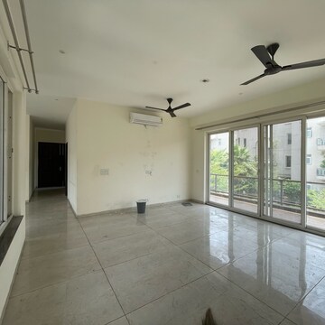 Building Lobby in 4 BHK Builder Floor at BPTP Amstoria, Sector 102 – for Rent