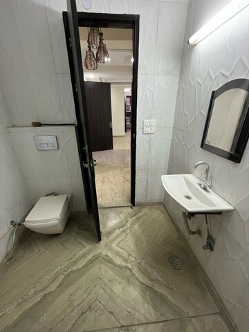 Bathroom in 2.5 BHK Builder Floor at Ashok Nagar – for Rent