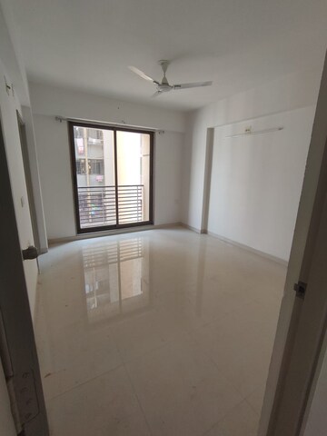 Room in 3 BHK Apartment at Thaltej – for Rent