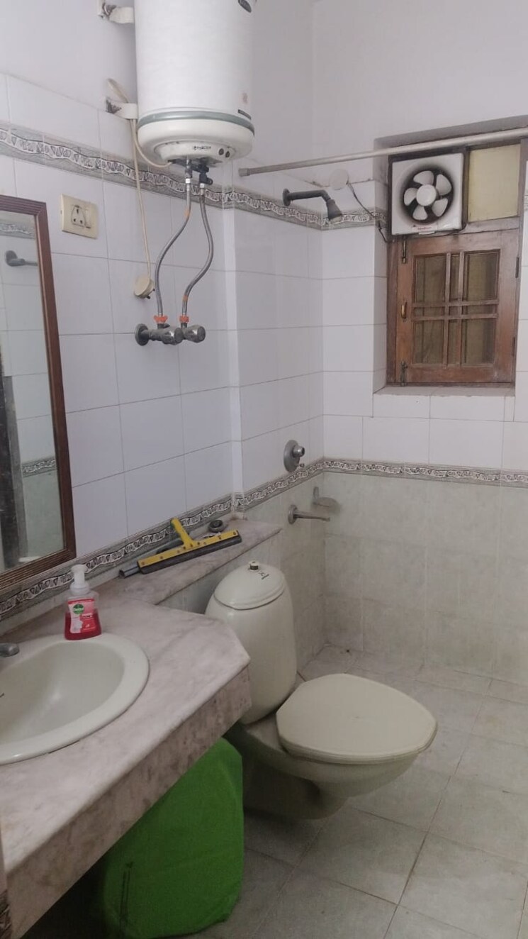 Bathroom, dps-housing-society 2 Bedroom 1000 Sq.Ft. Apartment In Sector 51 Noida 8592121