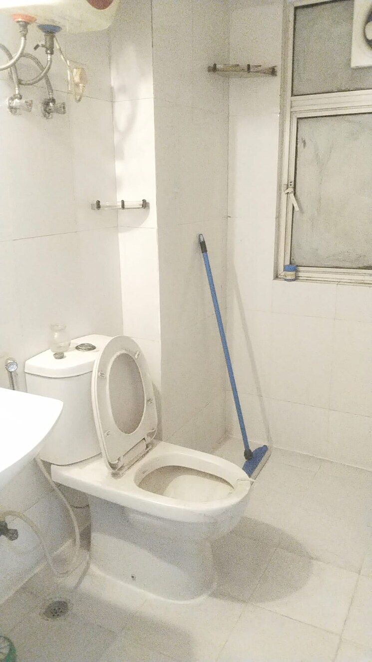 Bathroom, dps-housing-society 2 Bedroom 1000 Sq.Ft. Apartment In Sector 51 Noida 8592121