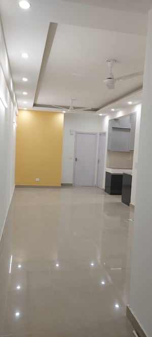 Room in 2 BHK Apartment at Suncity Avenue 76, Sector 76 – for Sale