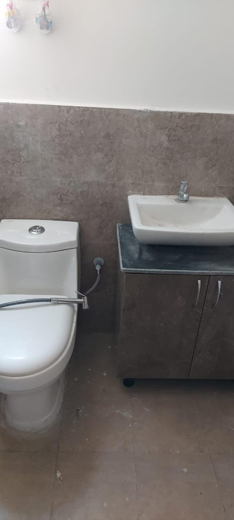 Bathroom, suncity-avenue-76 2 Bedroom 682 Sq.Ft. Apartment In Sector 76 Gurgaon 8592134