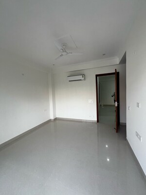 Room in 2 BHK Apartment at M3M Heights, Sector 65 – for Sale