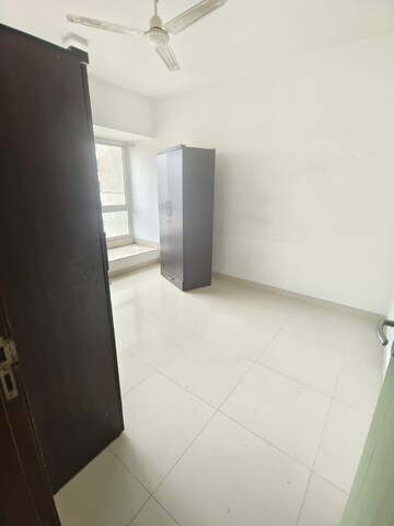 Room in 3 BHK Apartment at DB Orchid Woods, Goregaon East – for Rent