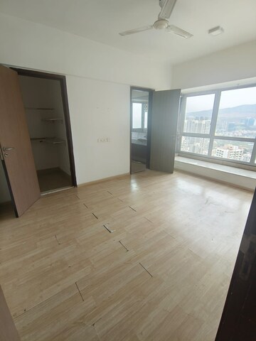 Room in 3 BHK Apartment at DB Orchid Woods, Goregaon East – for Rent