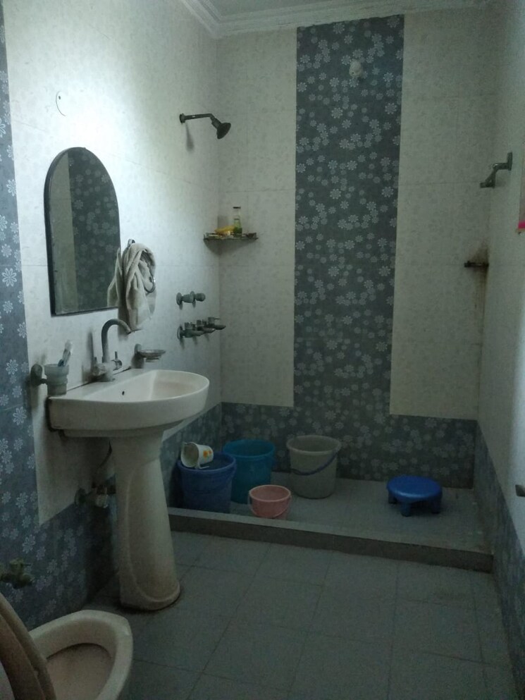 Bathroom, sector 16 a 2 Bedroom 2150 Sq.Ft. Builder Floor In Sector 16 A Faridabad 8592251