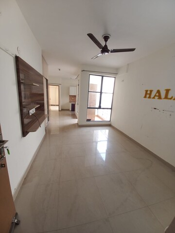 Room in 1 BHK Apartment at Ninex RMG Residency, Sector 37c – for Rent