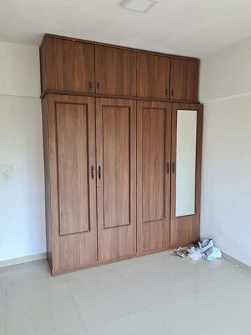 Room in 2.5 BHK Apartment at Oberoi Realty Splendor, Andheri East – for Rent