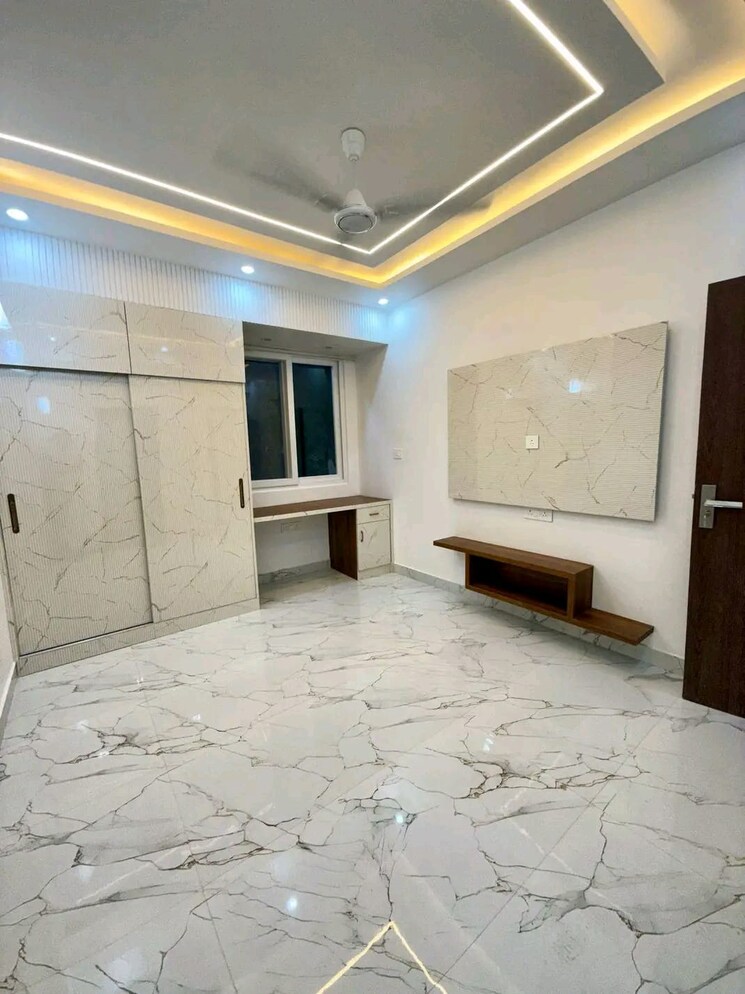  Parking, ss-mayfield-gardens 3 Bedroom 250 Sq.Ft. Builder Floor In Sector 51 Gurgaon 8592362