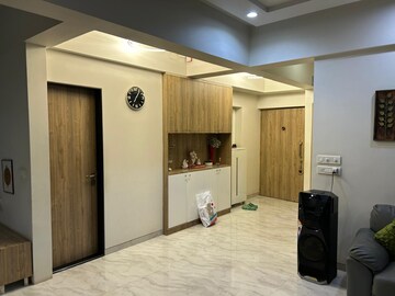 Team Area in 4 BHK Apartment at Pranay Apartments, Dadar West – for Rent