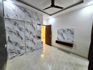 Room in 3 BHK Apartment at Sector 20 – for Sale