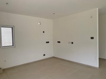 Room in 4 BHK Apartment at Casagrand Boulevard, Hennur Road – for Sale