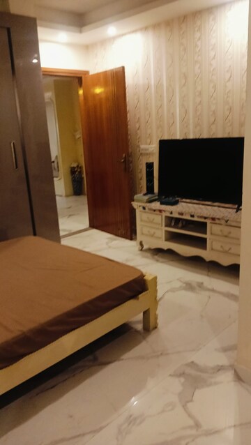 Bedroom in 3 BHK Builder Floor at Sector 55 – for Rent