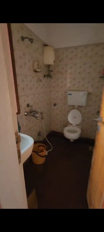 Attached Bathroom in 4 BHK Apartment at Vile Parle East – for Rent