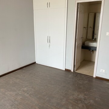 Room in 2 BHK Apartment at Supertech Hues, Sector 68 – for Rent