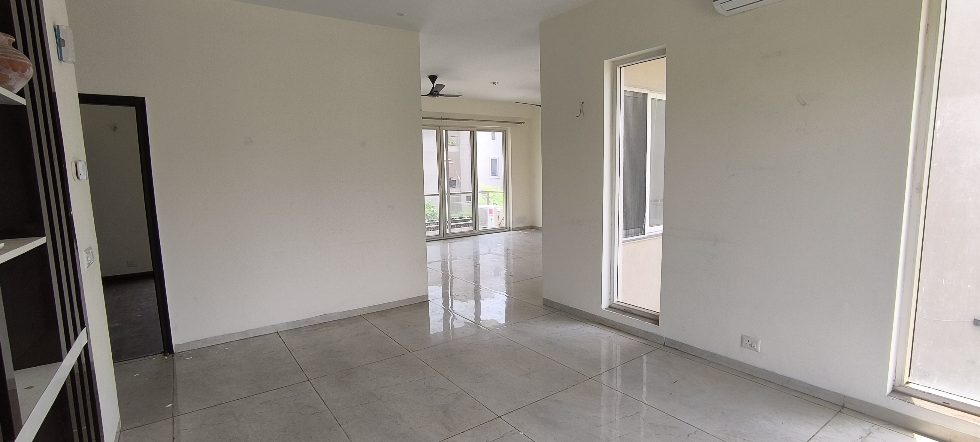 4 BHK + Pooja Room,Servant Room,Extra Room Builder Floor For Rent in BPTP Amstoria