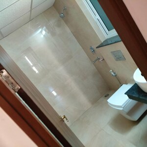 Furnished Amenities in 2 BHK Apartment at Eldeco Latitude 27, Iim Road – for Sale