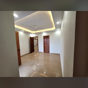 Room in 3.5 BHK Builder Floor at Green Fields Colony – for Sale