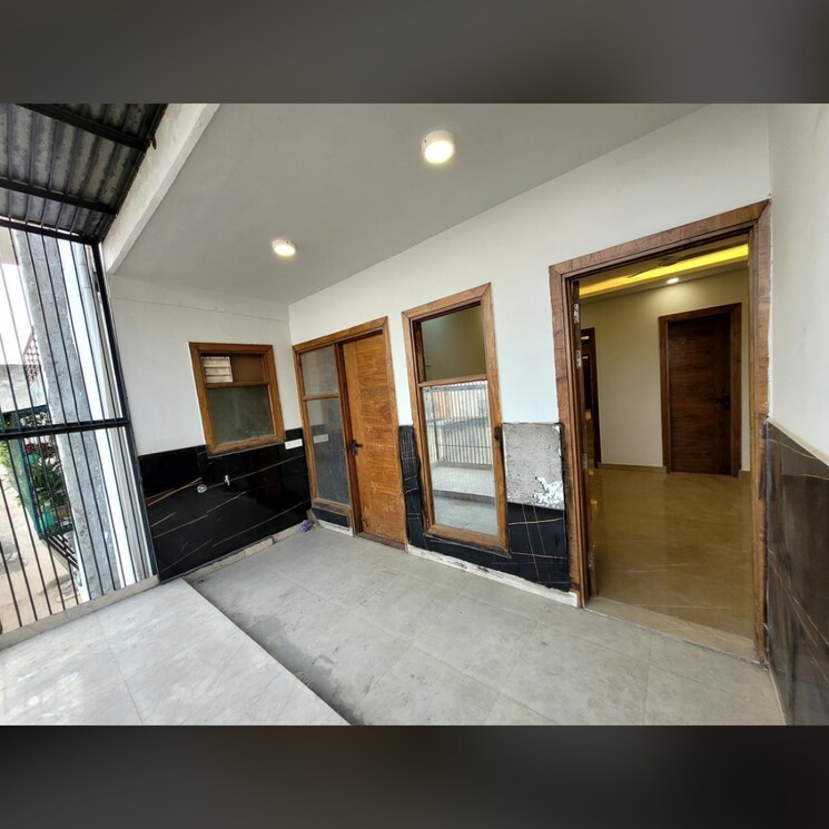 Bedroom, green fields colony 3.5 Bedroom 205 Sq.Yd. Builder Floor In Green Fields Colony Faridabad 8592624