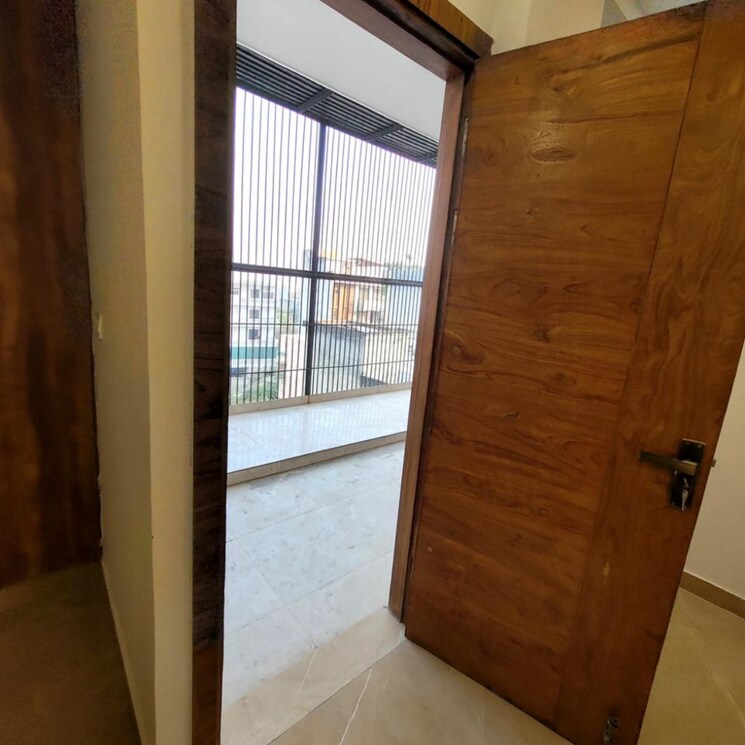 Room, green fields colony 3.5 Bedroom 205 Sq.Yd. Builder Floor In Green Fields Colony Faridabad 8592624