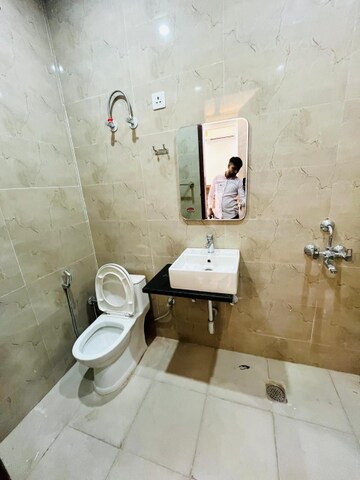 Bathroom in 1 RK Builder Floor at Sector 47 – for Rent