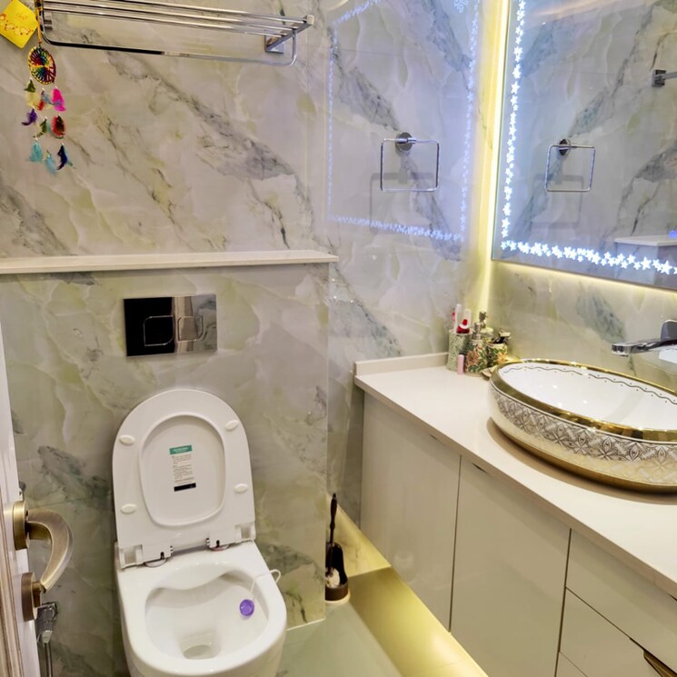 Bathroom, vipul-world-floors 4 Bedroom 2700 Sq.Ft. Apartment In Sector 48 Gurgaon 8592663