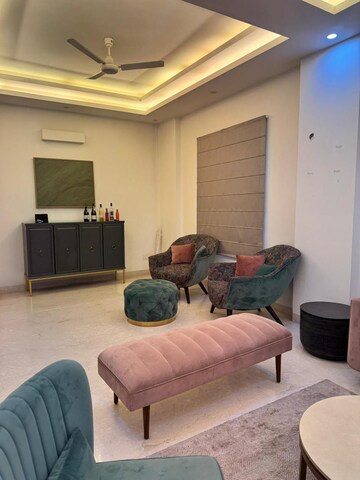 Living Room in 4 BHK Builder Floor at Unitech South City 1, South City 1 – for Rent
