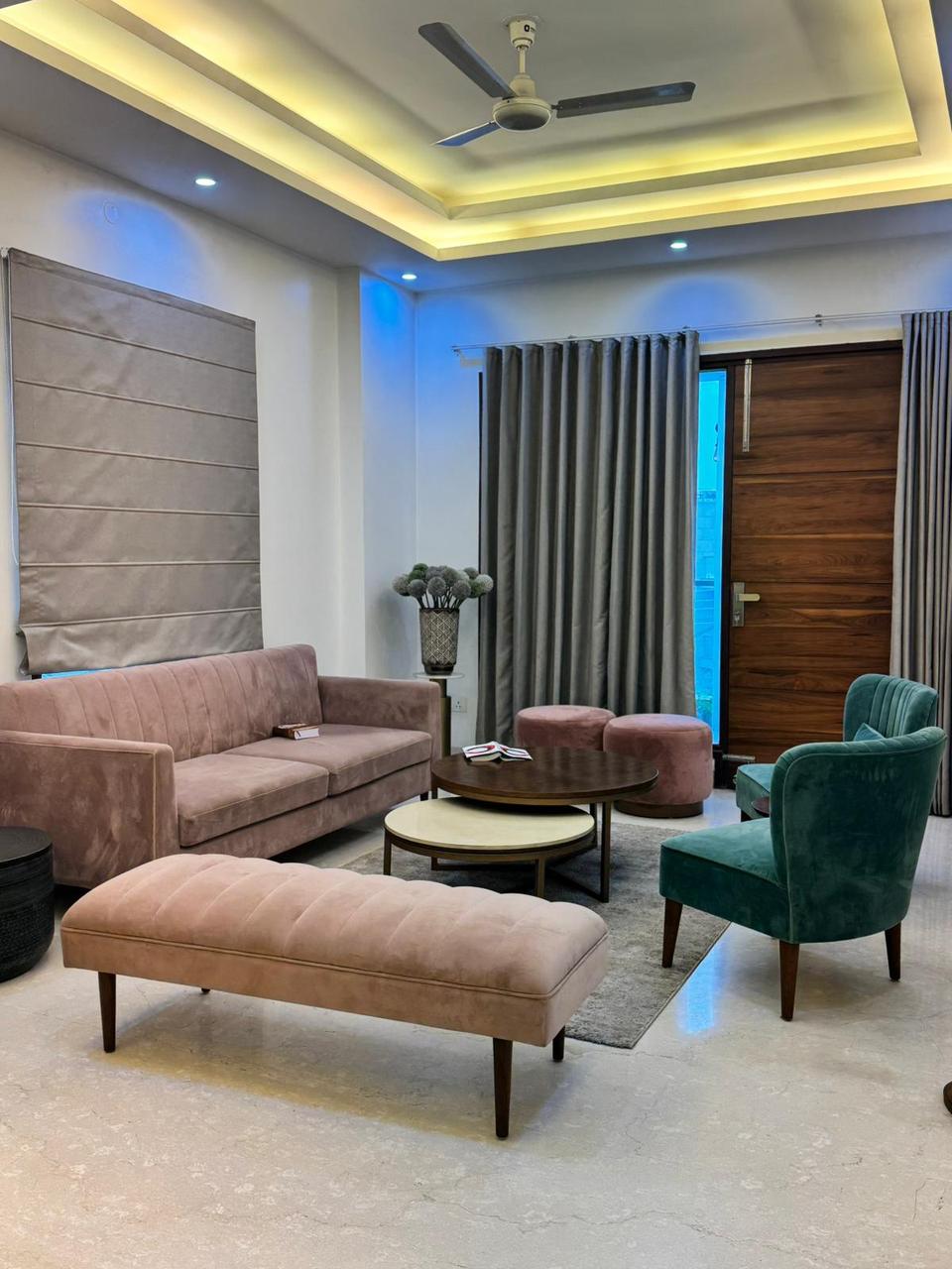 4 BHK + Servant Room Builder Floor For Rent in Unitech South City 1