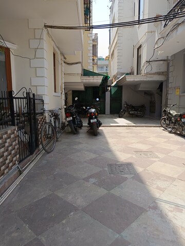 Parking in 3 BHK Builder Floor at Uppal Southend, Sector 49 – for Rent