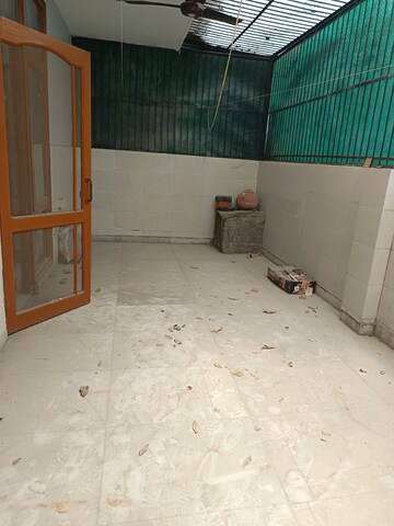 Room in 3 BHK Builder Floor at Uppal Southend, Sector 49 – for Rent