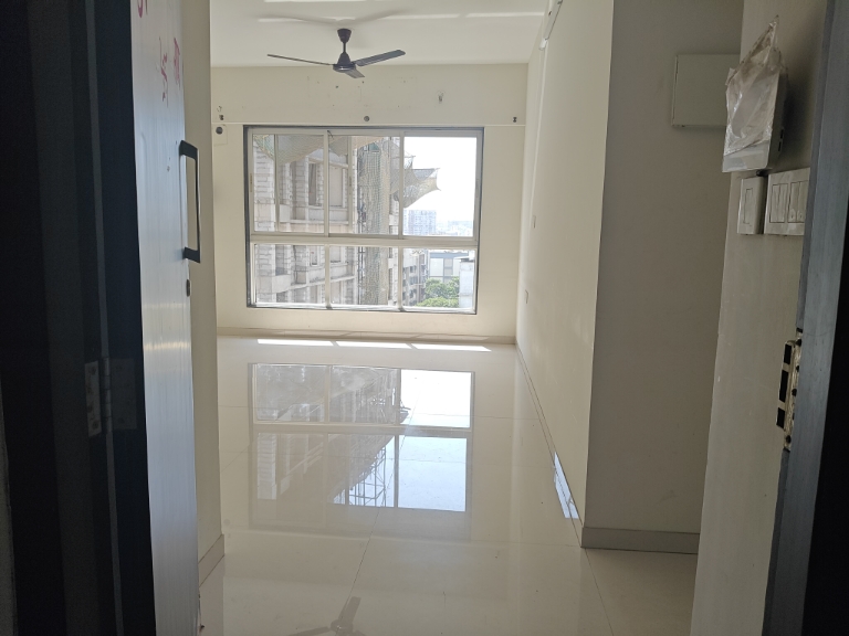1 BHK + Servant Room Apartment For Sale in Godrej Central