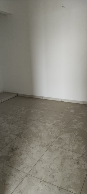 Room in 3 BHK Apartment at Nirala Estate II, Tech Zone 4 Greater Noida – for Sale