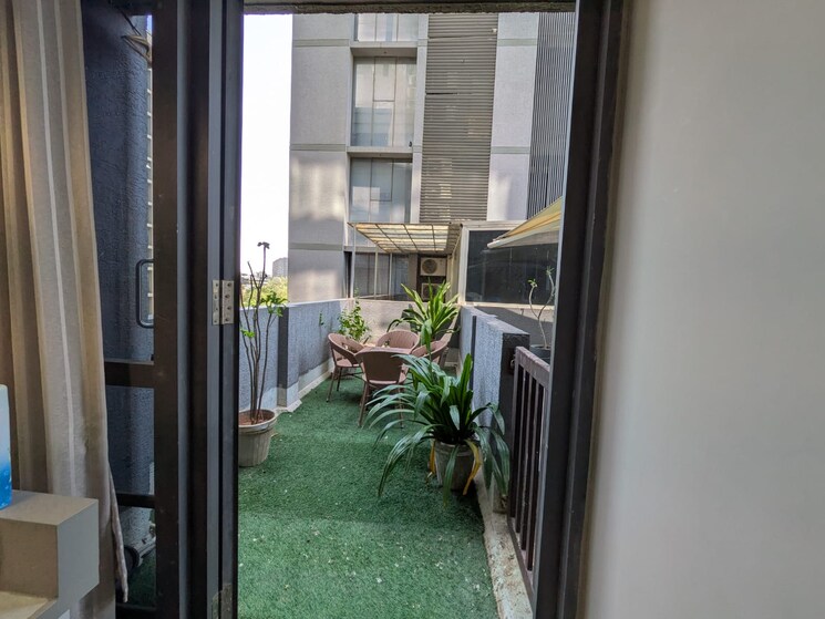 Balcony, times-square-arcade-2 Commercial Office Space 1000 Sq.Ft. In Thaltej Ahmedabad 8592724