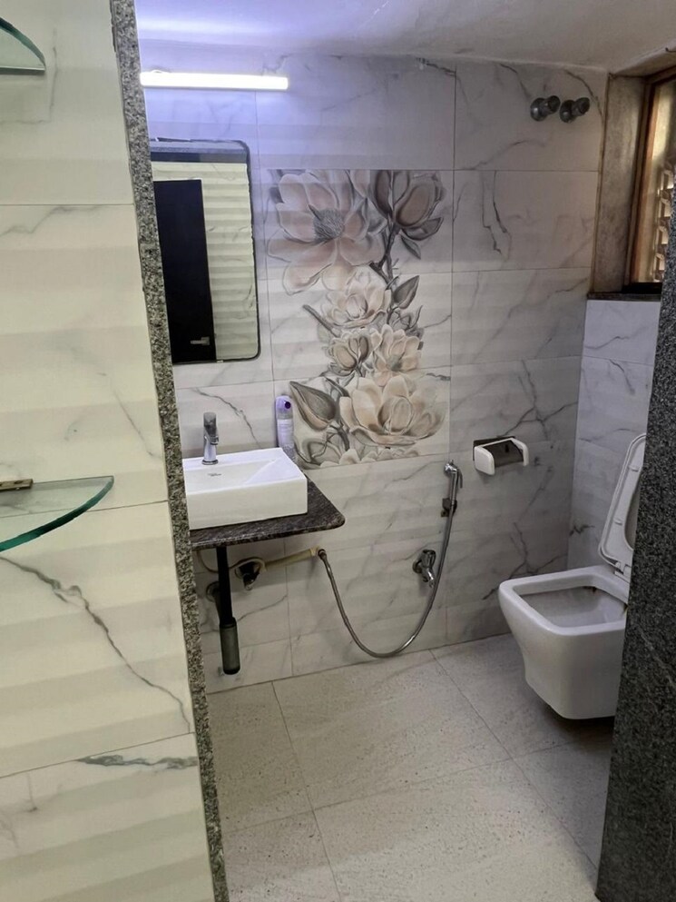 Bathroom, juhu 1 Bedroom 550 Sq.Ft. Apartment In Juhu Mumbai 8592764