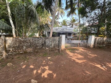  Plot For Sale in Kuttur