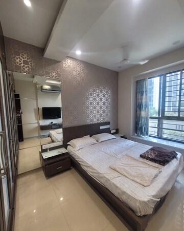 Bedroom in 2.5 BHK Apartment at Oberoi Realty Woods, Goregaon East – for Rent
